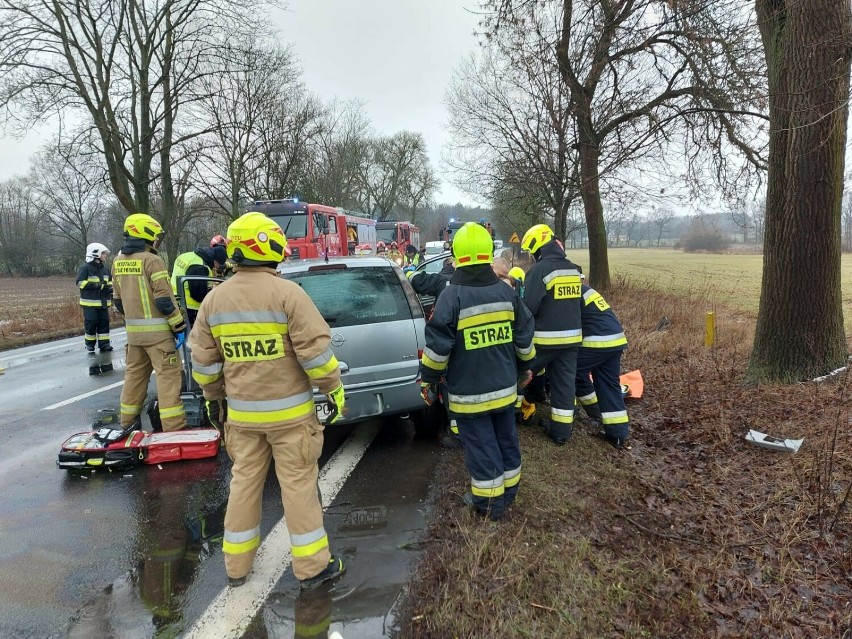 Wypadek na DK24 w Daleszynku. Cztery osoby ranne!