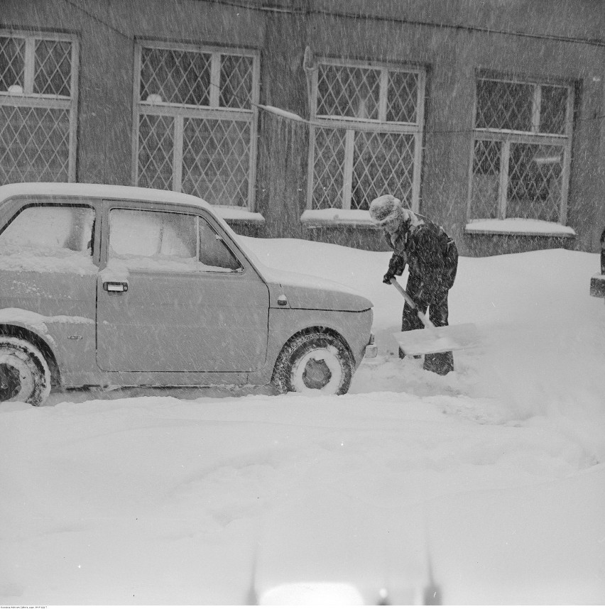 Tak było 40 lat temu! Zima stulecia 1978/1979 rozpoczęła się w sylwestrową noc [ZDJĘCIA]