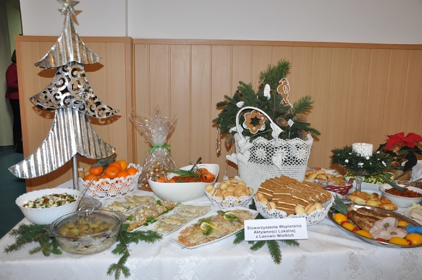 Pomorski Stół Bożonarodzeniowy w Starym Polu [ZDJĘCIA]. Zobacz smakołyki przygotowane przez panie z KGW i stowarzyszeń