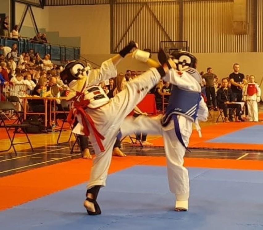 Radomsko: Debiutanci Klubu Karate „Randori” zdobyli złoto i brąz [ZDJĘCIA]