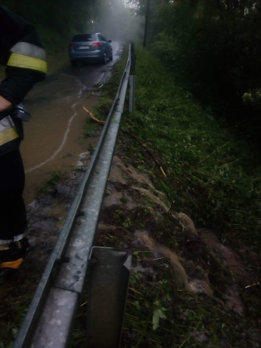 Niedzielna ulewa wyrządziła w powiecie sanockim wiele szkód [ZDJĘCIA]