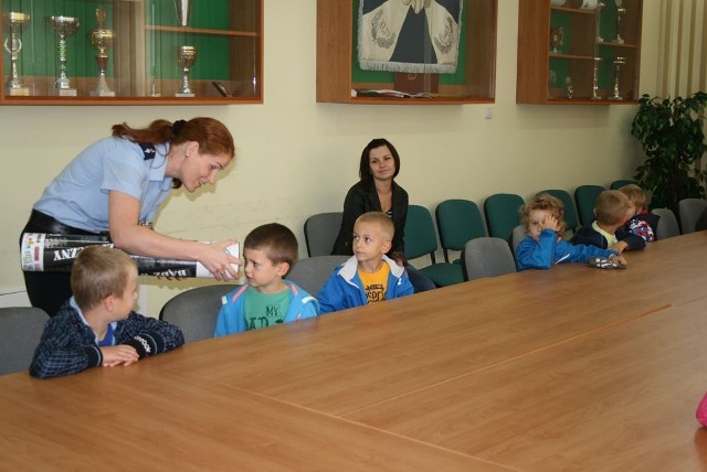 Brodnica: Przedszkolaki z wizytą u policjantów