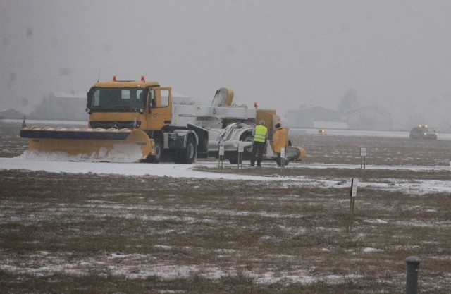 W piątek, 8 stycznia 2016 w Porcie Lotniczym Radom wylądował kolejny samolot linii Czech Airlines. Tym razem służby lotniskowe czyściły pas startowy ze śniegu.