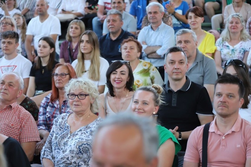 Tłumy ludzi na Świętokrzyskiej Biesiadzie Kabaretowej w amfiteatrze Kadzielnia w Kielcach. Byłeś? Zobacz się na zdjęciach