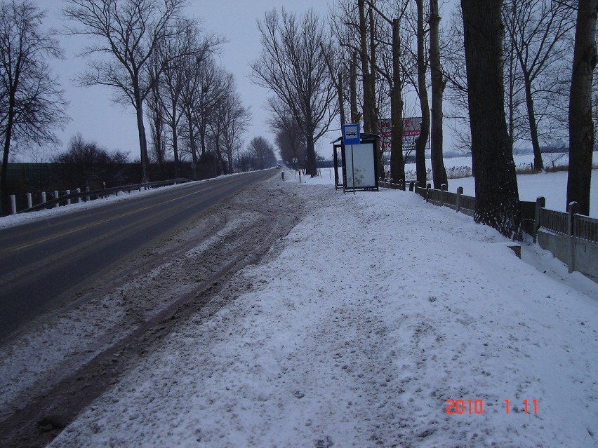 Chodnik przy krajowej \"7\" w Bystrej k. Gdańska