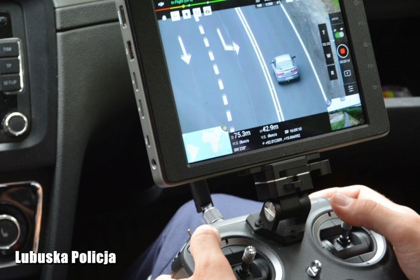 Kontrole drogowe przy pomocy drona realizowane przez...