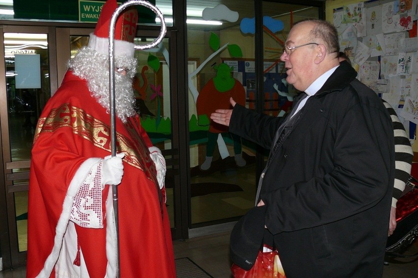 Mikołaj odwiedził dzieci w szpitalu