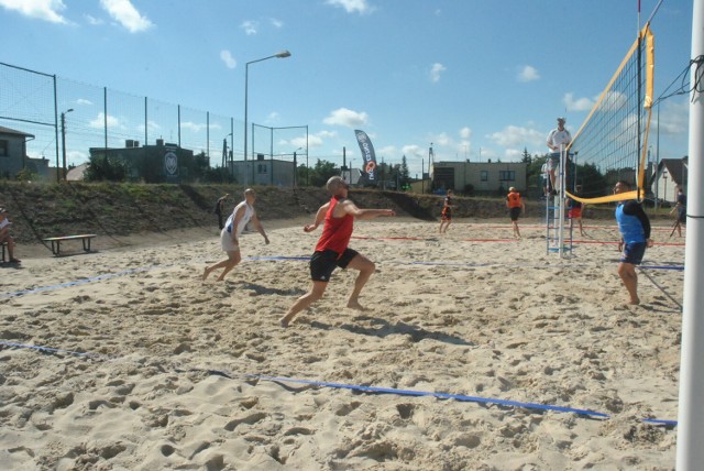 Otwarcie boisk do siatkówki plażowej na Zatorzu w Lesznie