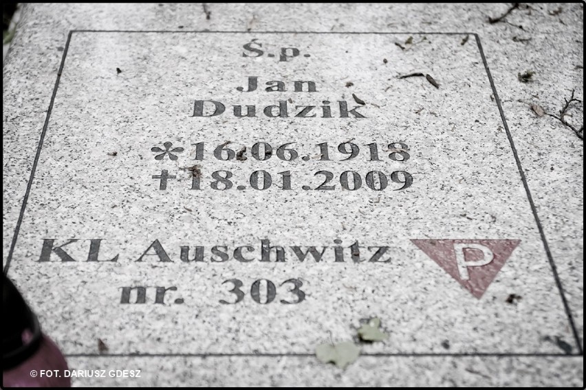 Jan Dudzik zmarł 18 stycznia 2009 r. Spoczywa na cmentarzu...