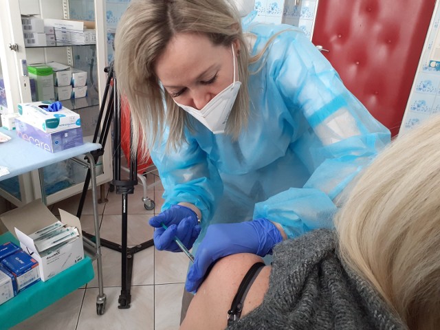 W Samodzielnym Szpitalu Wojewódzkim im. Kopernika w Piotrkowie w piątek, 12 lutego, rozpoczęły się szczepienia nauczycieli