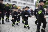 Chrzanów. Wojewódzkie Obchody 30-lecia Państwowej Straży Pożarnej. Defilada strażaków z Małopolski, pokazy i atrakcje dla dzieci. ZDJĘCIA