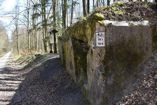 Bunkier na trasie rowerowej