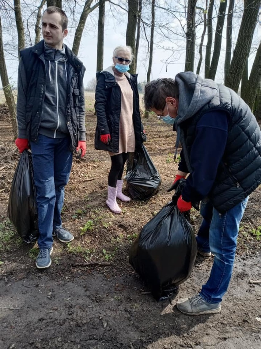 Akcja #ŚmgieldlaZemi trwa i posprzątano już wiele miejsc w gminie