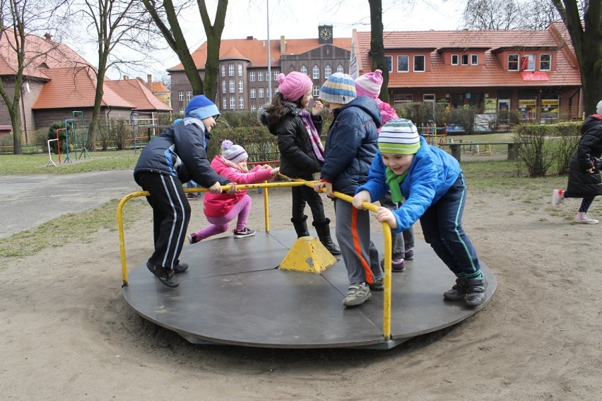 Przedszkolaki z dwójki witają wiosnę