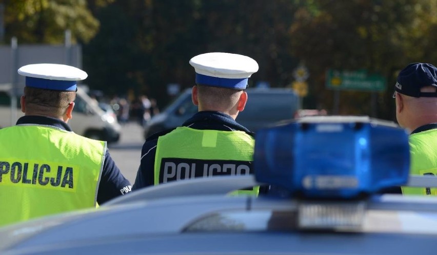 Dąbrowski policjant popełnił samobójstwo w Porębie. Zastrzelił się na cmentarzu