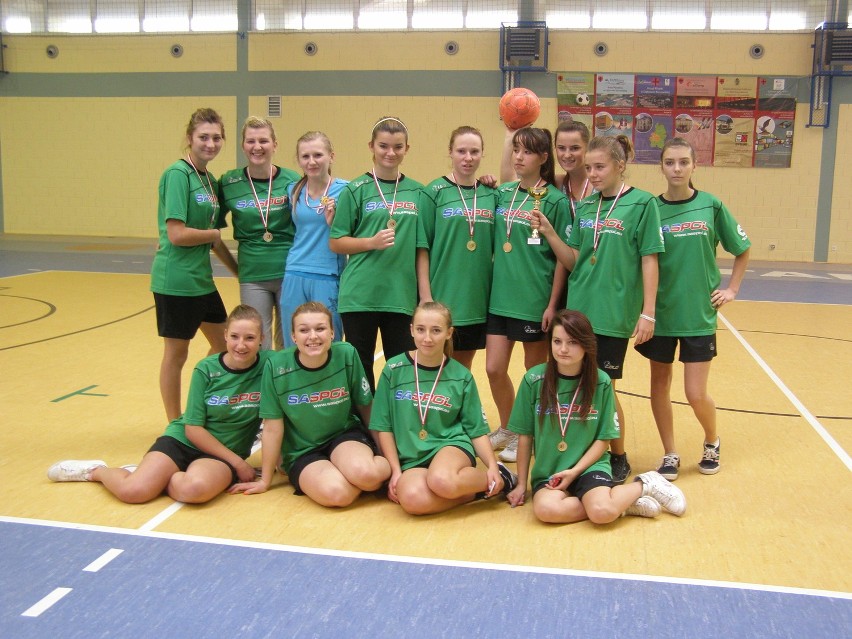 Licealiada - powiatowe zawody w halowej piłce nożnej dziewcząt w Dąbrowie Tarnowskiej [FOTO]