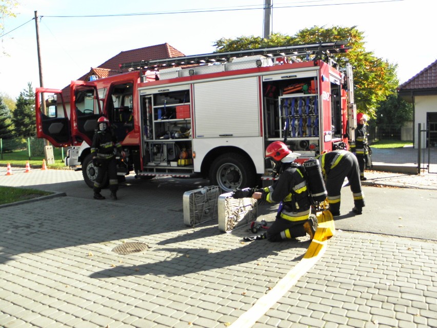 Ćwiczenia strażaków Żory: Pożar w szkole w Kleszczowie [ZDJĘCIA]