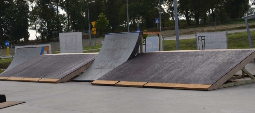 Powstaje skatepark w Malborku [ZDJĘCIA]. Trwa montaż urządzeń kupionych po Baltic Games