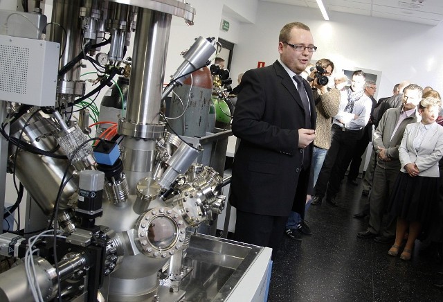 Nowoczesne laboratorium mikroskopii elektronowej otworzyła Katedra Elektrochemii, Korozji i Inżynierii Materiałowej na Politechnice Gdańskiej.