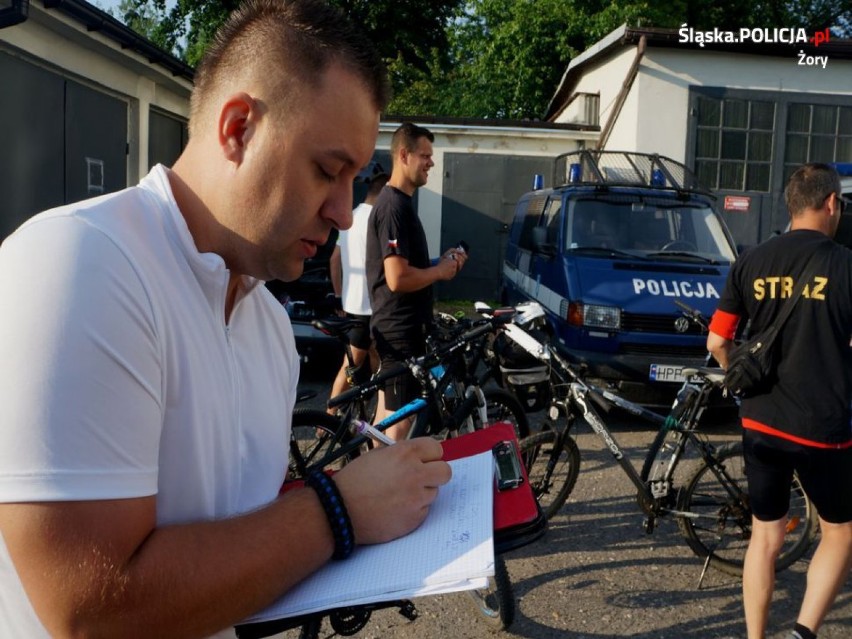 Żorscy policjanci pojechali na rowerach dla chorej Wiktorii ZDJĘCIA
