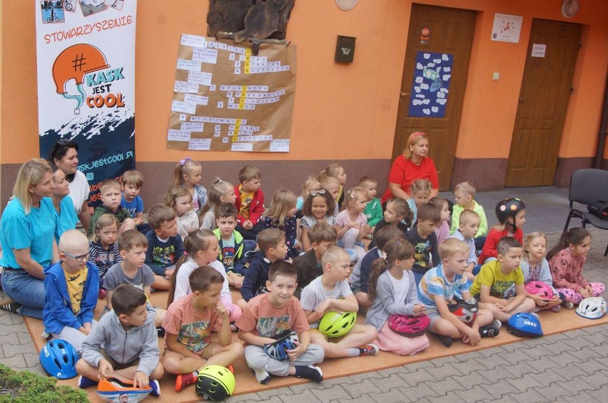 Do przedszkolaków w Kaliszu trafiło kilkaset kasków...
