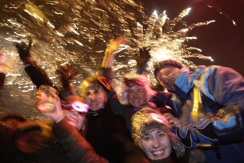 Tak gdynianie hucznie witali Nowy Rok! Zobacz, jak przed laty Gdynia bawiła się na miejskich sylwestrach! 