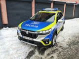 Nowy radiowóz trafił do będzińskich policjantów. To hybrydowe suzuki z nowym oznakowaniem 