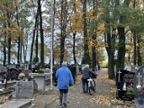 Cmentarz parafii w Służewie przygotowany na Wszystkich Świętych 2023. Porządki w Goszczewie. Zdjęcia