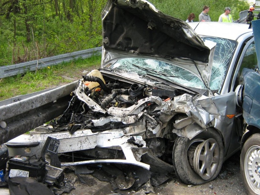 Wypadek Węgierska Górka. Czołowe zderzenie samochodów, pięć osób rannych [ZDJĘCIA]