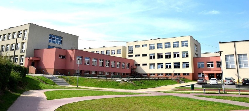 Uczennice II Liceum Ogólnokształcącego w Kartuzach...