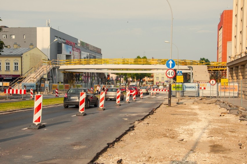 Okrągła kładka nad al. Piłsudskiego w Rzeszowie