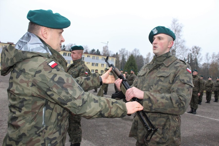 Miesięczne szkolenie ochotników służby przygotowawczej w...