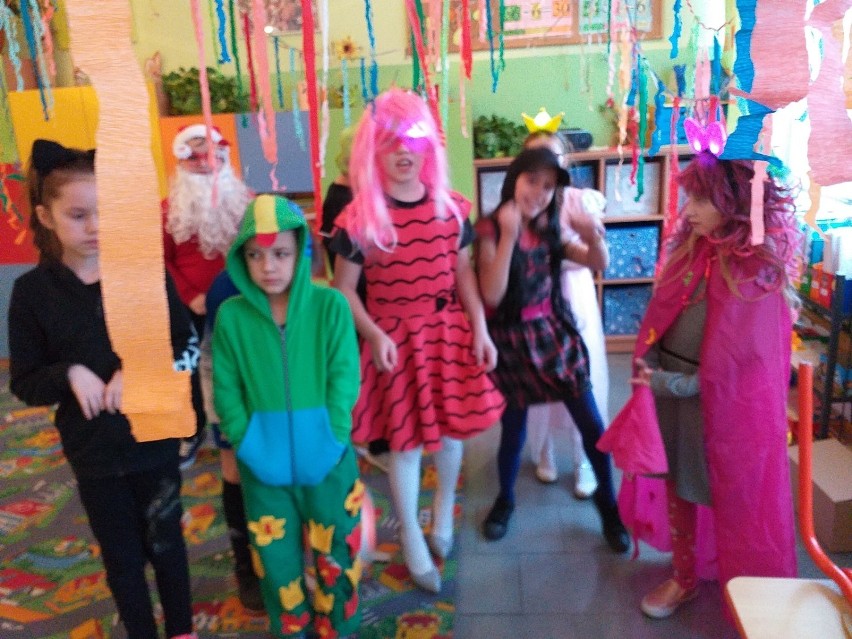 Karnawałowa zabawa w szkole w Wilamowie (zdjęcia)