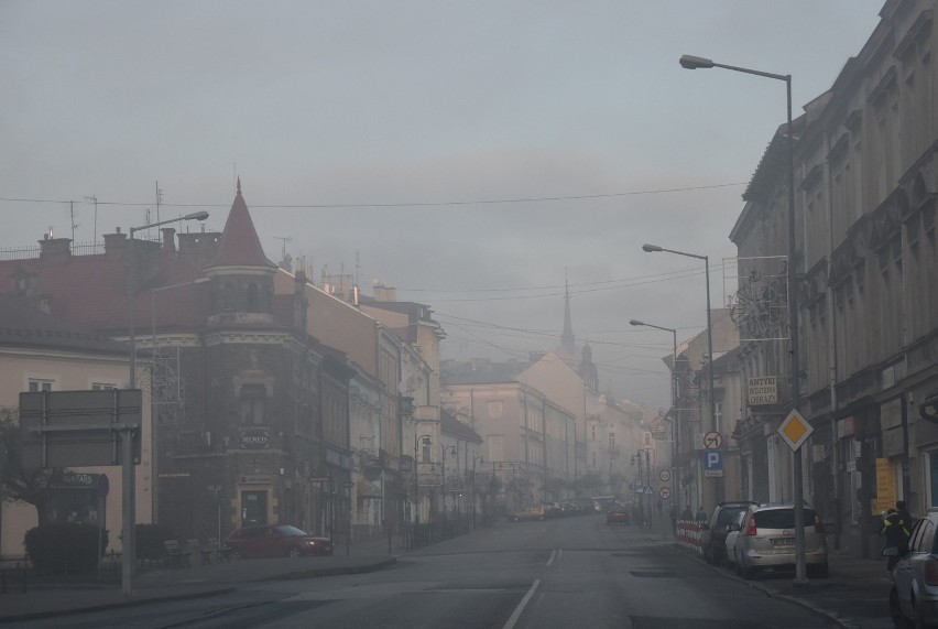 Dymiące kominy to obecnie w wielu małopolskich miastach...