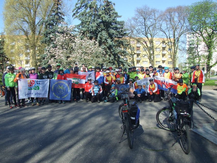 Dziewiątka Powiatu Pilskiego. 80 osób na rowerach zwiedzało Miasto i Gminę Wysoka 