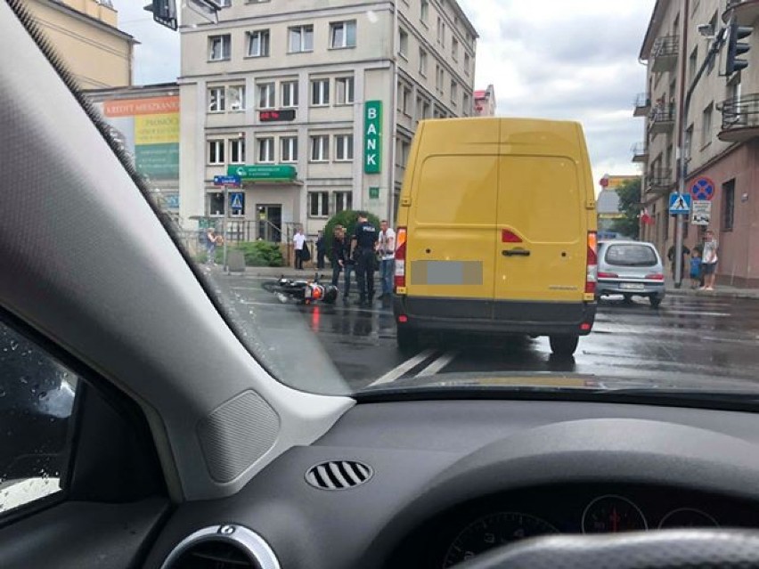 Motocykl zderzył się z furgonetką w centrum Rzeszowa [ZDJĘCIA]