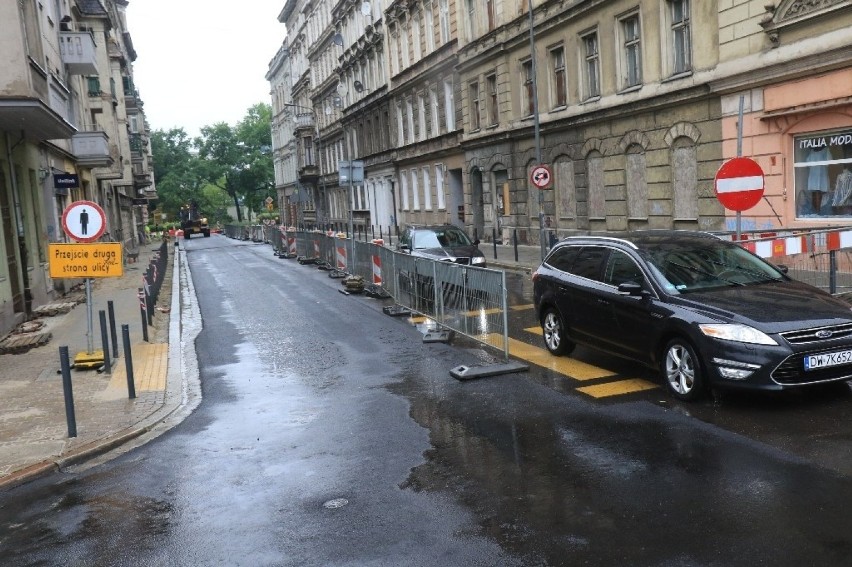 Kończy się remont ul. Probusa we Wrocławiu. Jest już asfalt [ZOBACZCIE ZDJĘCIA]