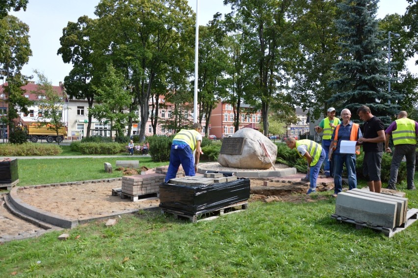 Prace przy zagospodarowaniu skweru przy Obelisku Niepodległości mają zakończyć się 26 października 2018 r.