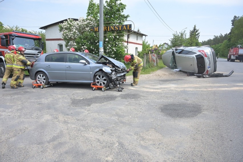 W Piaskach w gminie Grudziądz zderzyły się dwa samochody...