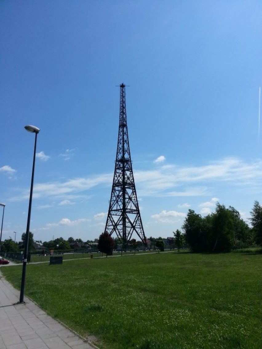 31-letni gliwiczanin wspiął się na wieżę i rozwiesił dwa...