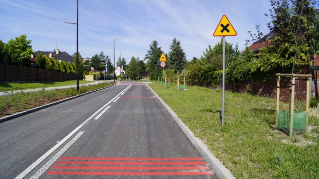 W Gliwicach ukończono budowę nowej drogi. Połączyła ul. Chałubińskiego z ul. Tarnogórską. Zobacz kolejne zdjęcia. Przesuwaj zdjęcia w prawo - naciśnij strzałkę lub przycisk NASTĘPNE