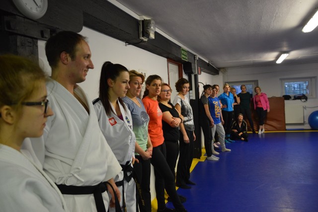Kurs "Bezpieczna kobieta" w Piotrkowie. Ostatnie zajęcia prowadziła Marta Mysur, mistrzyni Europy w taekwondo drużynowym
