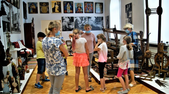 Wakacje Radomsko 2020: Warsztaty "Mozaika i tkanina" w Muzeum Regionalnym