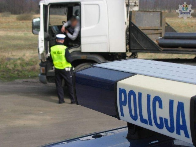 Policja skontroluje ciężarówki