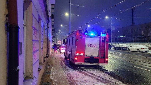 W mieszkaniu przy ul. Chełmińskiej w Grudziadzu gdzie doszło do tragedii była terma gazowa. Niestety, nie było czujki tlenku węgla...