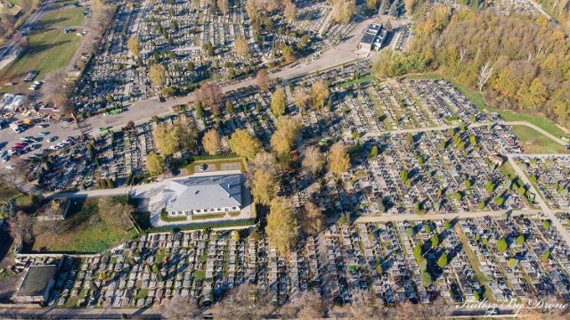 Cmentarz Komunalny. Jakie inwestycje wykonano w ostatnim czasie na terenie nekropolii?