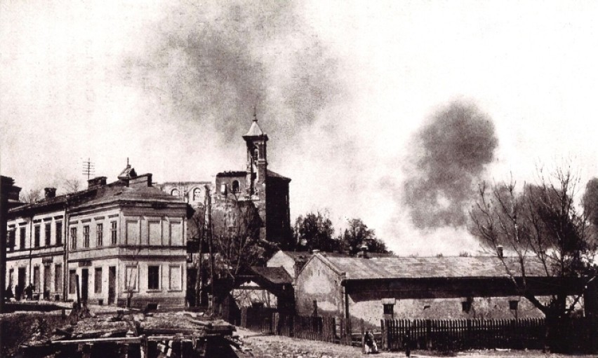 Ratusz w Gorlicach przez ponad sto lat krył pocisk artyleryjski. Znaleźli go robotnicy remontujący magistrat