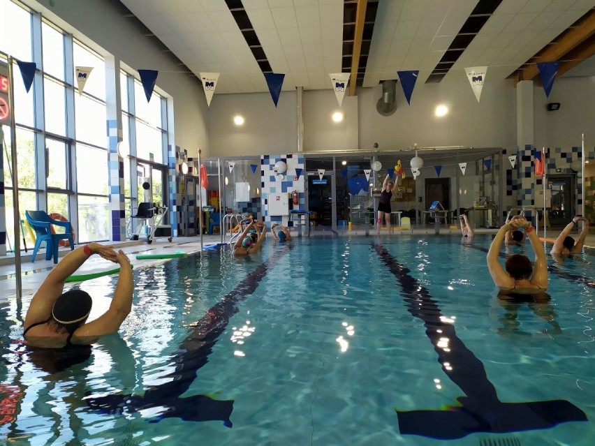 Z zajęć w wodzie dużą popularnością cieszy się aqua aerobik....