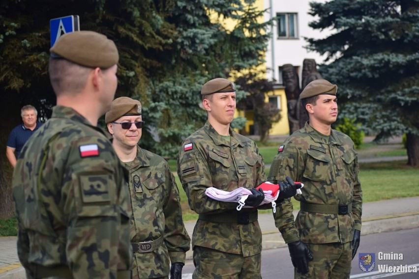  W niecodzienny sposób uczcili w Wierzbicy  102. rocznicę Bitwy Warszawskiej i Dnia Wojska Polskiego. Zobacz zdjęcia