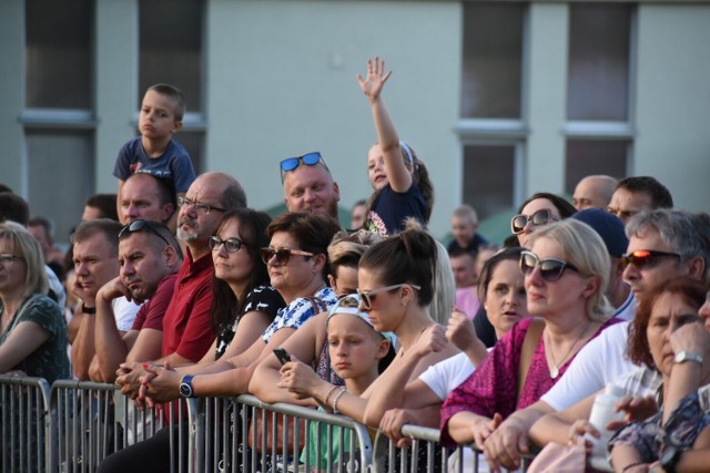 Na boisku w Stary Brześciu Od godziny 20:00 na scenie wystąpią gwiazdy polskiej muzyki: Baranovski i Małgorzata Ostrowska. Całość zwieńczy dyskoteka pod gwiazdami